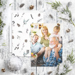 Black Winter Pinecone God jul Photo Holida Julkort<br><div class="desc">Tittar du ett vackert och unikt helgdag-kort som ska skickas till dina vänner och familj i år? Titta bara på vårt svarta vinterfotokort för Pinecone God jul Helgdag! Det här enkla kortet och eleganten har din favoritbild i utfallet mitt till mörk, överdragen med God jul i en populär, vit, röd...</div>