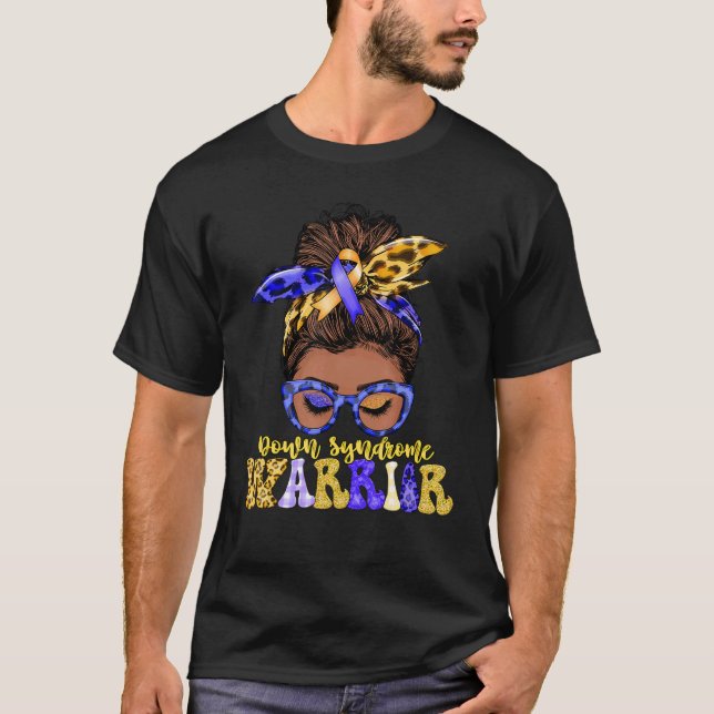 Black Women Messy Bun Down Syndrome Warrior T Shirt (Framsida)