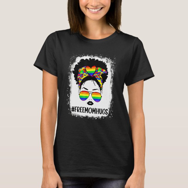 Black Womens Free Mom Hugs Messy Bun Lgbt Pride Ra T Shirt (Framsida)