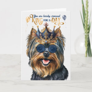 Black Yorkie Terrier Kung för en daglig födelsedag Kort
