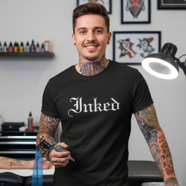 Bläckad gotisk teckensnitt för tatueringsälskare t shirt (Skapare uppladdad)