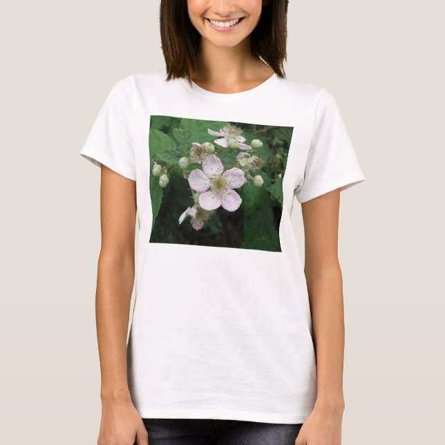 Blackberry Flowers Dam T Shirt (Framsida)
