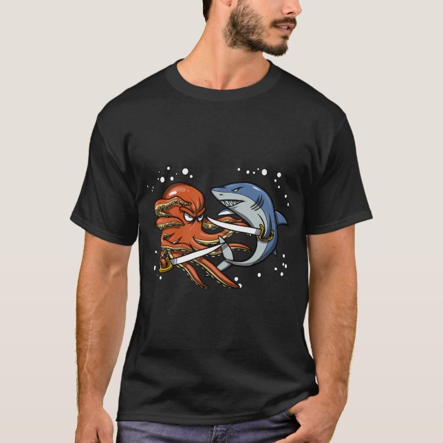Bläckfisk Haj Pirat Strid T Shirt (Framsida)