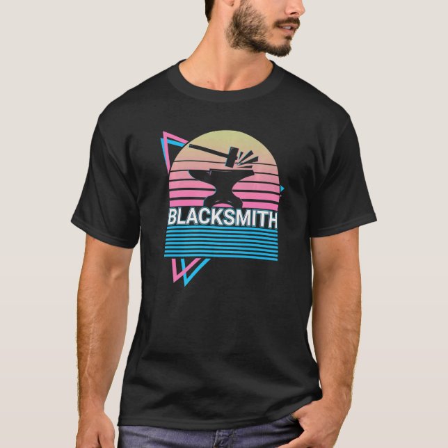 Blacksmith Blacksmithing Anvil Retro T Shirt (Framsida)