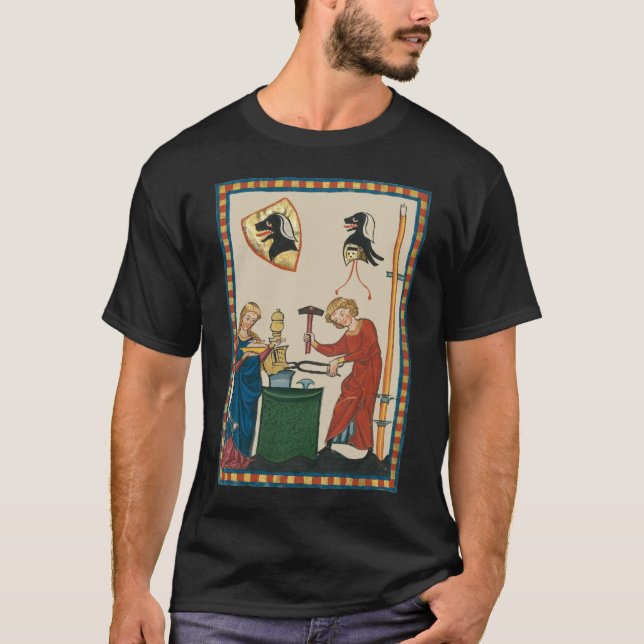 Blacksmith Forging Helmet Medieval Art T Shirt (Framsida)