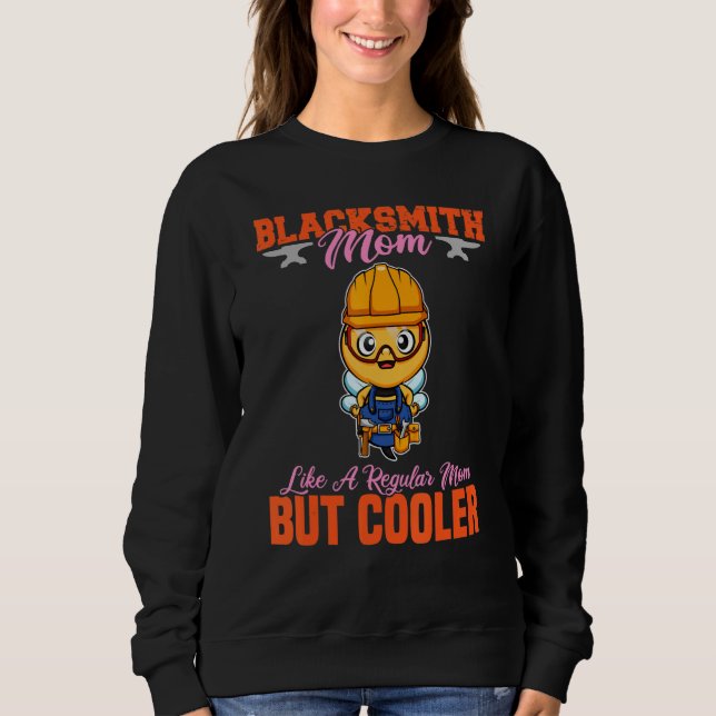 Blacksmith Mom Like A Regualr Mom But Cooler_11 T Shirt (Framsida)