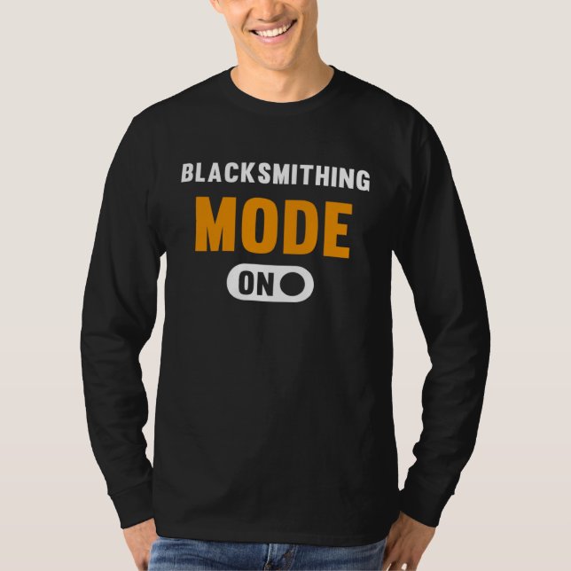 Blacksmithing Mode on T Shirt (Framsida)