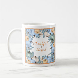 Bladad och tankfull kaffemugg