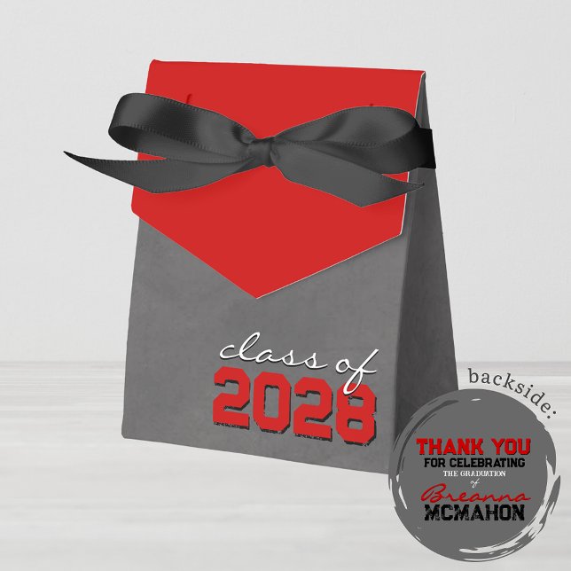 Bladfärgad och svart Studenten-ritkartor Presentaskar (Red & Black Chalkboard Graduation Favor Boxes. With Personalization on Back)
