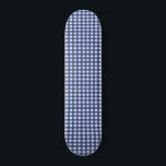 Blåfärgad Gingham Skateboard<br><div class="desc">Stil är lika klassiskt som ditt A-spel och den här leksaken har en roligt blå gingham-design med vattenfärg.</div>