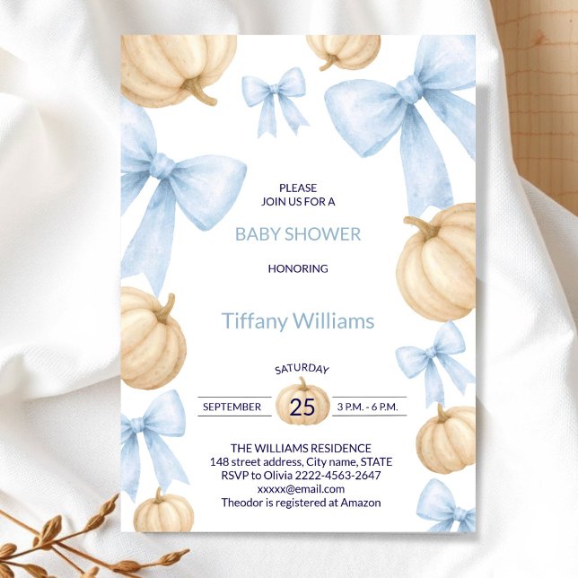 Blåfärgad pastellfärgad vattenfärg Pumpkin-armband Inbjudningar (Little Pumpkin Baby Shower Invitation Boy | elegant Blue Bow Fall Theme)