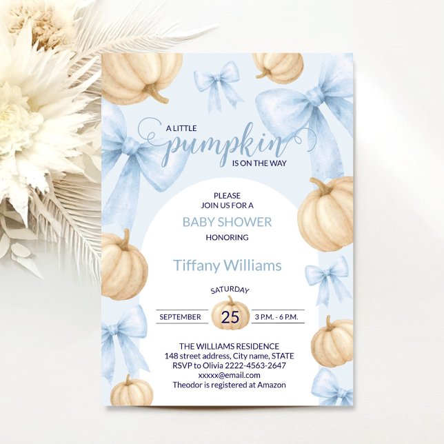 Blåfärgad pastellfärgad vattenfärg Pumpkin-armband Inbjudningar (Little Pumpkin Baby Shower Invitation Boy | Blue Bow Fall Theme)