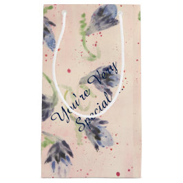 Blåfärgad presentsäck för blommigt av vattenfärg