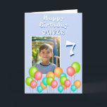 Blåfärgade Party-ballonger Kid Birthday Photo Kort<br><div class="desc">Blåfärgat Party-bubblor Kid Birthday-fotokort. Cute grattis på födelsedagen-kort med fyra färgstarka ballonger i rött,  grönt,  blått och orange färg. Anpassa den med ditt barns namn,  ålder och foto.</div>