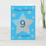 Blåfärgat Grått Stars 9:e födelsedagskort Kort<br><div class="desc">Grått vattenfärgsstjärnor lycklig 9:e födelsedagskortet för son,  barnson,  gudon med mera. Framsidan har vattenfärgsstjärnor med grått-stjärnor och ställe för att du ska kunna anpassa dig med födelsedagsljuvrets namn. Invändigt kortmeddelande kan vara lätt att personlig och bakåt med året. Det skulle göra ett underbart nionde födelsedagskort för pojkar i personligen.</div>