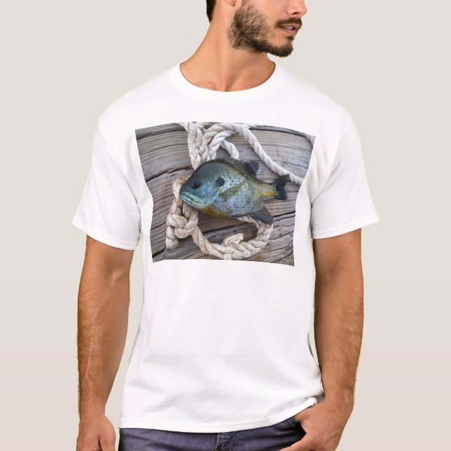 Blåfisk på kaj och rep t shirt (Framsida)