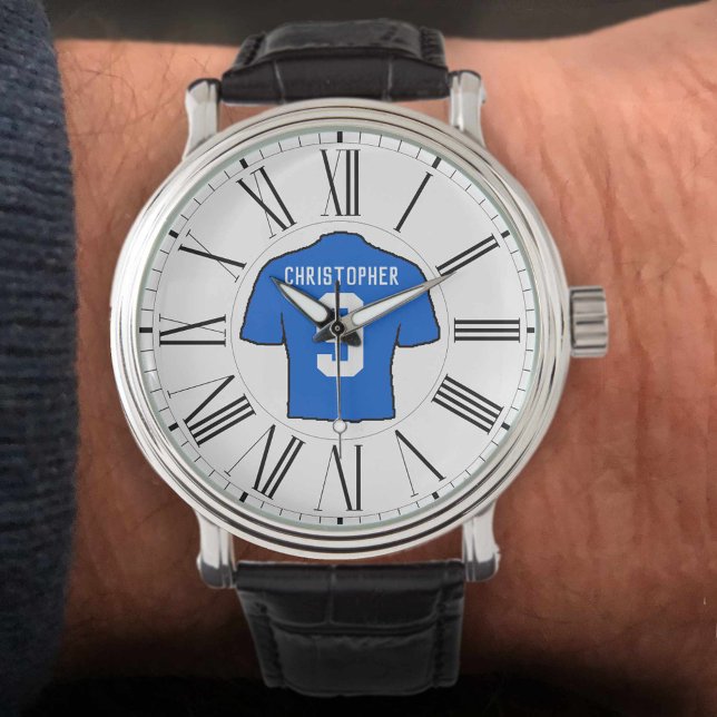Blåfotbollsskirt med romerska siffror. armbandsur (Skapare uppladdad)