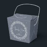 Blågrå gnistrande ljus Tack Presentaskar<br><div class="desc">En krans av gnistrande ljus mot en blågrå bakgrund. Teckensnittet “Tack” är en bild - så det kan ändras i storlek, roteras och placeras om. Resten av texten är fullt redigerbar. Gnistrande Ljus-bilden kan också ändras i storlek och flyttas. Andra färger, olika storlekar/ former på favoritlåda och koordinerande föremål finns...</div>