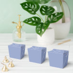 Blågröna vinbärsbuskar, även kallad blåvinbär, är presentaskar<br><div class="desc">En drömlik samling av periwinkle-festdekorationer, accessoarer och presenter som blandar mjuka blå och lila nyanser för att skapa en elegant och lugn estetik. Perfekt för baby shower, bröllopsaccents, vårfiranden och moderna minimalistiska evenemang. Varje föremål är genomtänkt matchat i periwinkle-nyanser - från band och presentaskar till servetter och tygvaror - och...</div>