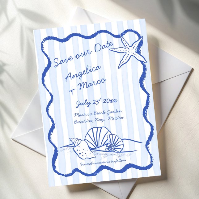 Blåhandraket vågigt gräns-strandbröllop spara datumet (Seashells blue handrawn wavy border beach destination wedding save the date cards template )