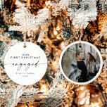 BLAIR Modern minimal första julengagerad Helgdag Julgransprydnad Keramik<br><div class="desc">Den här julprydnaden har ett handskrivet skript med elegant och en modern minimalistisk utformning med en baksida av foto. Ändra enkelt namn och datum och anpassa genom att lägga till ett eget foto för personlig beröring.</div>