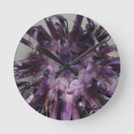 Blåklintet tar tid på ansikte rund klocka