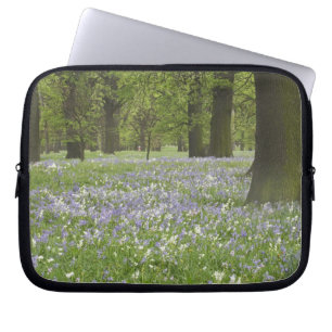Blåklockor och ekar på våren, Little Hagley Laptop Sleeve