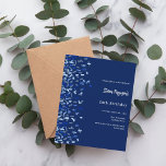 Blåkonettinbjudan till daglig flotta<br><div class="desc">En modern elegant och inbjudan. En marin blå bakgrund dekorerad med blå konetti. Anpassa och lägg till namn och detaljer. Vit text. 1 lakan = 1 inbjudan tryckt kant till kant.</div>