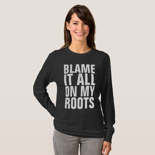 BLAME ALLT PÅ MIN ROOTS Lustigt T-shirts (Hel framsida)