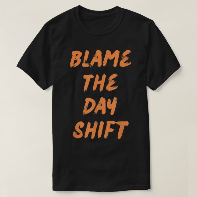 Blame The Day Shift T for Night Shifters T-Shirt (Design framsida)