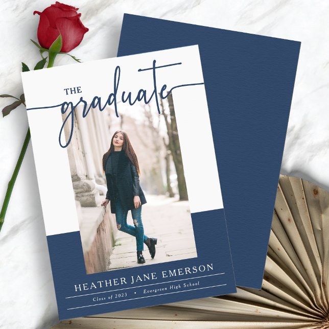 Blåmodern Studenten-meddelande Meddelande (Blue Modern Photo Graduation Announcement by Painted Paperie
)
