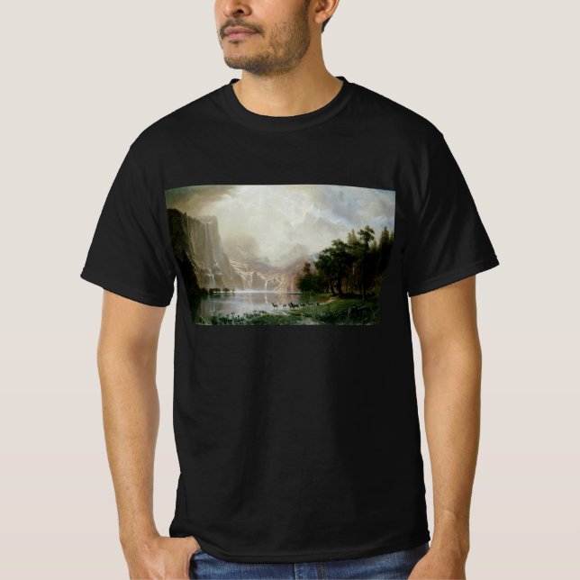 Bland Sierra Nevada-bergen av Bierstadt Tee (Framsida)