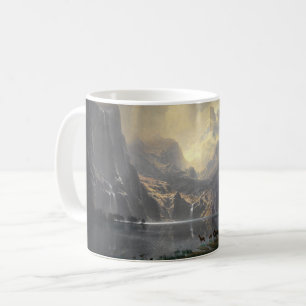 Bland Sierrorna Nevada Kaliforniens landskap i ber Kaffemugg