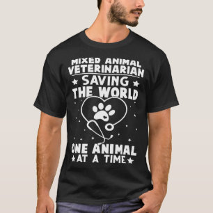 Blandad veterinär som räddar världsdjuret t shirt