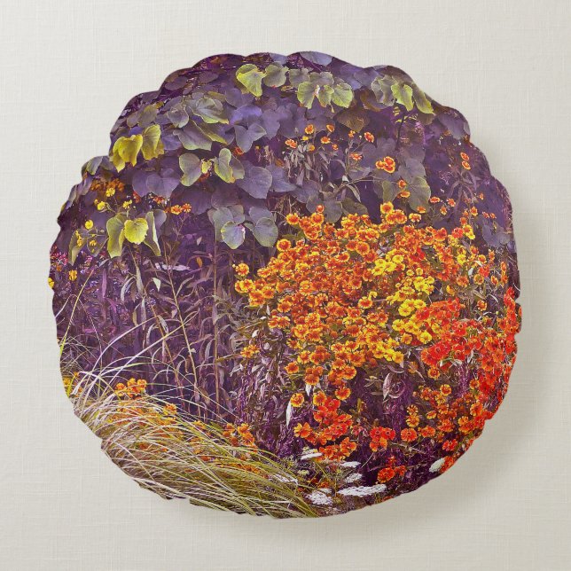 BLANDADE BLOMMIGTAR/VÄXTER, GRÄSER OCH ORANGE&GULT RUND KUDDE (Framsidan)