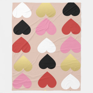 Blankett med snyggt och färgstarka hjärtan. fleecefilt