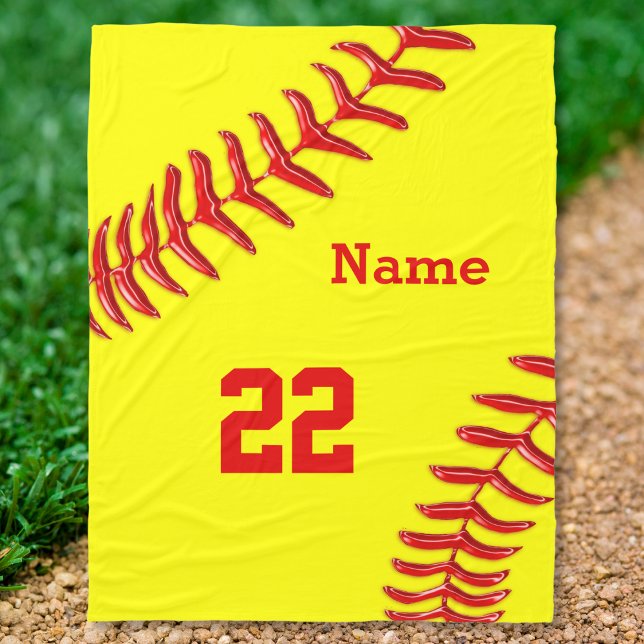 Blanketter med NAMN och NUMMER för Softball Fleece (Personalized Softball Team Gifts. Softball Christmas gift ideas or softball birthday presents. Decor)