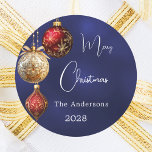 Blåröd guld-buskar jul runt klistermärke<br><div class="desc">För en julomslutning av party favors eller gåva. En vit,  ojämn färgad bakgrund. Dekorerad med röda och guld.. Anpassa och lägg till ditt namn,  år. Text: God jul</div>