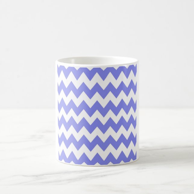 Blårosa Fickel – Krispigt Vitt Sicksack Kaffemugg (Center)