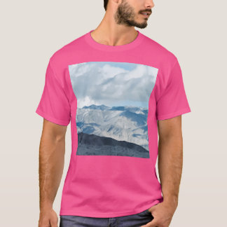 Blåskuggberg med moln i Aqua Himmel Acti T Shirt
