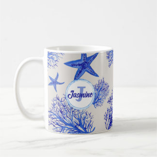 Blåstjärtfenad korall-anpassningsbar monogram-namn kaffemugg