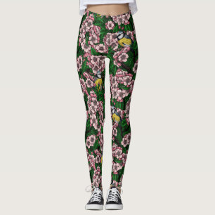 Blåtmålsfåglar i blommande körsbär träd på girighe leggings