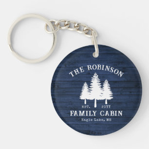 Blåträdsutskrift av Rustic Land Family Cabin Träd
