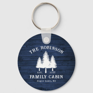 Blåträdsutskrift av Rustic Land Family Cabin Träd Nyckelring