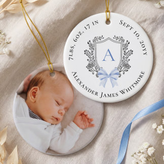 Blått bågkrone baby monogram födelsestatistik foto julgransprydnad keramik