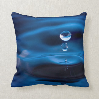 Blått bevattnar tappar kudde