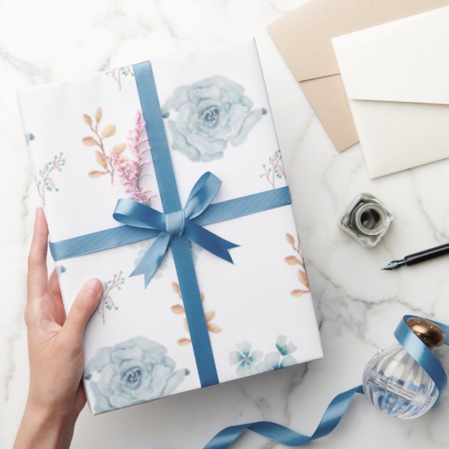 Blått blommigt inslagspapper, födelsedagspresent,  presentpapper (Gifting)