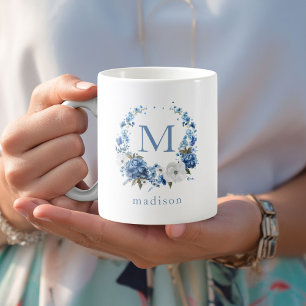 Blått blomsterkransmonogram kaffemugg