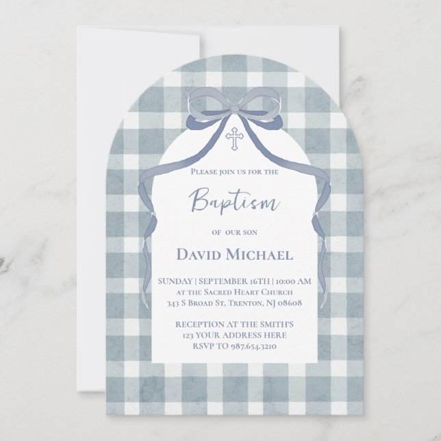 blått bow gingham mönster Dop Inbjudningar (Framsida)