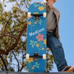 Blått Daisy Vintage Bouquet Mönster Skateboard<br><div class="desc">Blå Daisy Vintage Bouquet Mönster Skateboard. Blommor från sötma,  feminin,  gigantisk,  söt och snyggt mönster formar av Dreaming Cocoon. Anpassa den här skateboard-däcket som en underbar gåva till en sportig flicka som kärlek blå himmel,  blå hav och blå färg.</div>